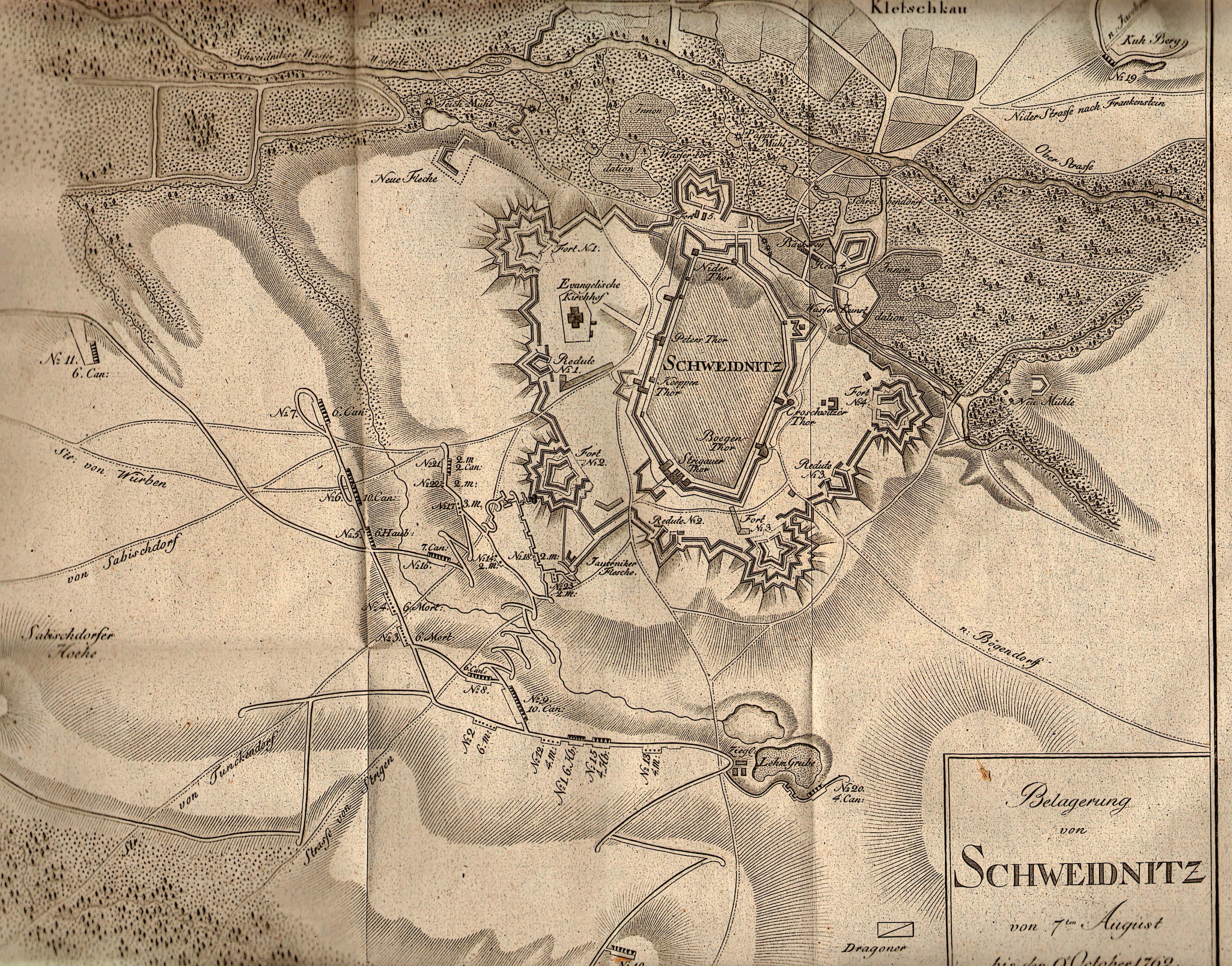 Detailiertes altes Stadtplan von Schweidnitz, Deutschland, zeigt Straßen, Gebäude und Sehenswürdigkeiten mit Text zu Bevölkerung, Geschichte und Kultur.