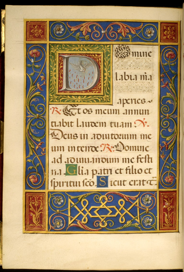 Ein offenes Buch mit einer illuminierten Handschrift, die ein großes 'D' inmitten von kunstvollen Designs und Text in leuchtenden Farben zeigt.