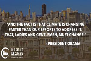 Eine Stadtansicht mit Gebäuden, Bäumen und Fahrzeugen, die einen Zitat von Präsident Obama über den Klimawandel zeigt, unter einem sichtbaren Himmel.