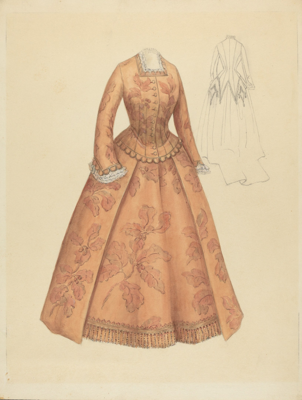 Ein detailliertes Kostümdesign aus dem 18. Jahrhundert für ein langes, hochgeschlossenes Kleid mit einem floral gemusterten Mieder in Rosa, Lila und Blau, einem langen Rock mit Spitzenbesatz, vor einem hellblauen Hintergrund.