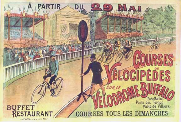 Plakat für ein Velodrom in Buffalo, New York, das Radfahrer auf einer eingezäunten Straße mit einem Gebäude und Bäumen im Hintergrund zeigt und Text mit Veranstaltungseinzelheiten enthält.