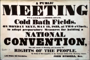 Ein schwarzes und weißes Plakat, das eine öffentliche Versammlung auf den Cold Bath Fields ankündigt und 'National Convention, Rights of the People' betitelt.