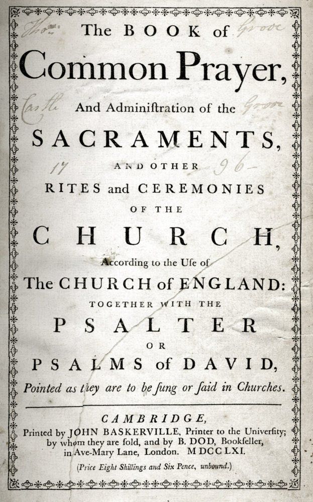 Ein altes Buch mit dem Titel "The Book of Common Prayer and Administration of the Sacraments, Rites and Ceremonies of the Church of England" geöffnet auf einer Seite mit schwarzer Tinte.