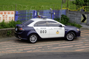 POL-D: Bilk - Mann mit Joint und Handy am Steuer - Zivilstreife entfernt Fahrer vom Verkehr - Drogen beschlagnahmt - Blutprobe und Anklage