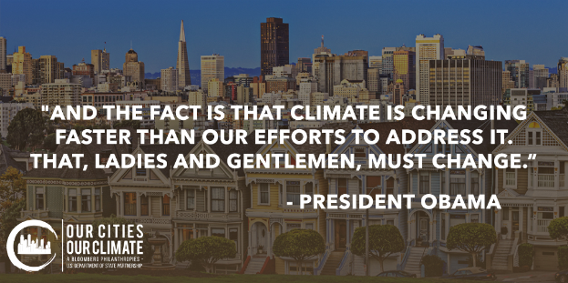 Eine Stadtansicht mit Gebäuden, Bäumen und Fahrzeugen, die einen Zitat von Präsident Obama über den Klimawandel zeigt, unter einem sichtbaren Himmel.