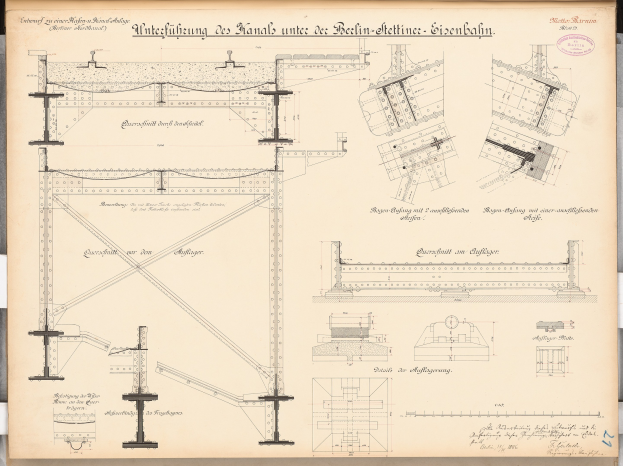 Schwarz-weißes Architekturzeichnung der Berlin-Sienbahnbrücke, die detaillierte Konstruktionspläne und Anmerkungen auf Papier zeigt.