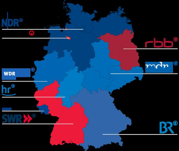 Eine Karte von Deutschland mit in Rot und Blau hervorgehobenen Bundesländern, um die Ergebnisse der Wahl von 2016 anzuzeigen, einschließlich der Namen der Kandida ten und weiterer Details zum Wahltermin.