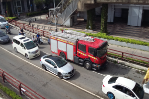 Ratingen: Brand auf der A3 mit schwer verletztem Person in einem Elektrofahrzeug